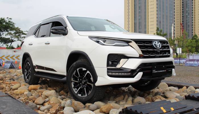 Rental Mobil Mewah - Toyota New Fortuner 2.8