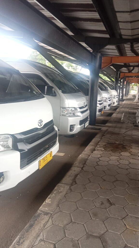 Sewa Hiace Karawang