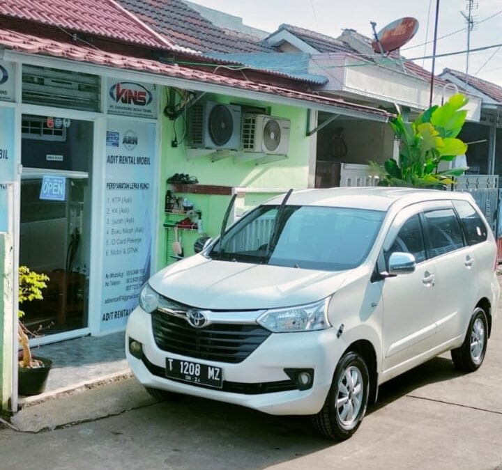 Rental Mobil Premium Karawang: Fasilitas Mewah untuk Eksekutif dan Acara Spesial